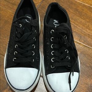Stylish Black and White Women's Sneakers